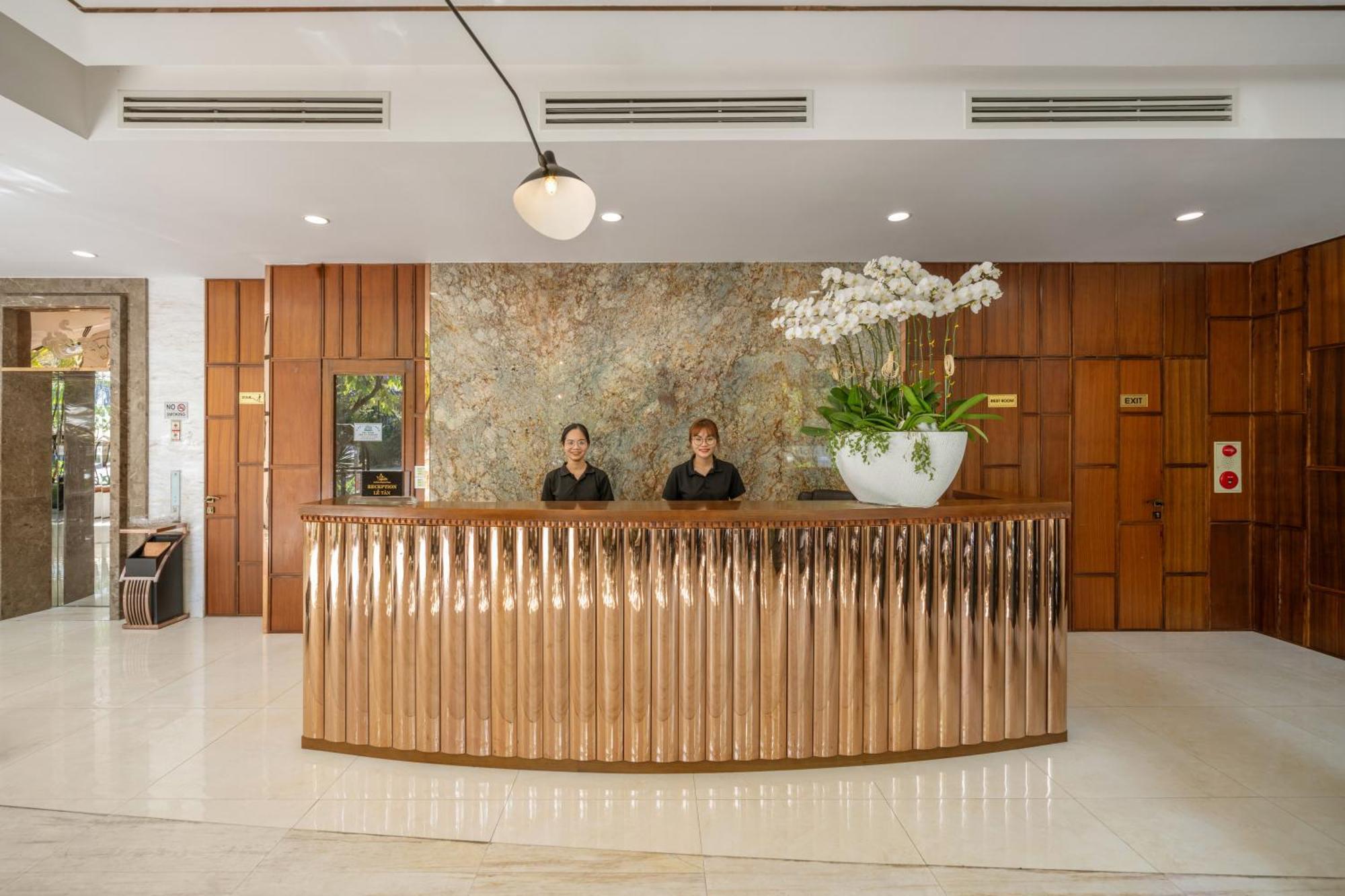 Brilliant Majestic Hotel Da Nang Exterior photo